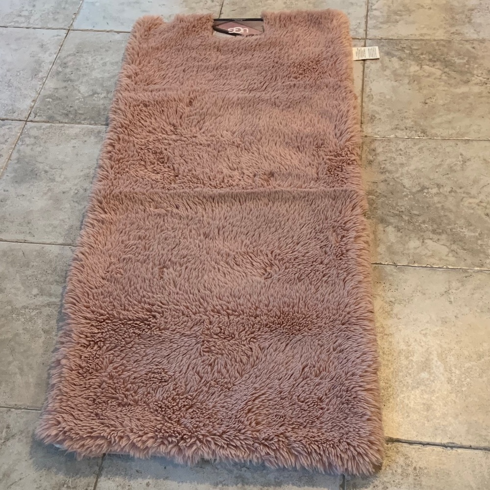 UGG Aussie decorative rug